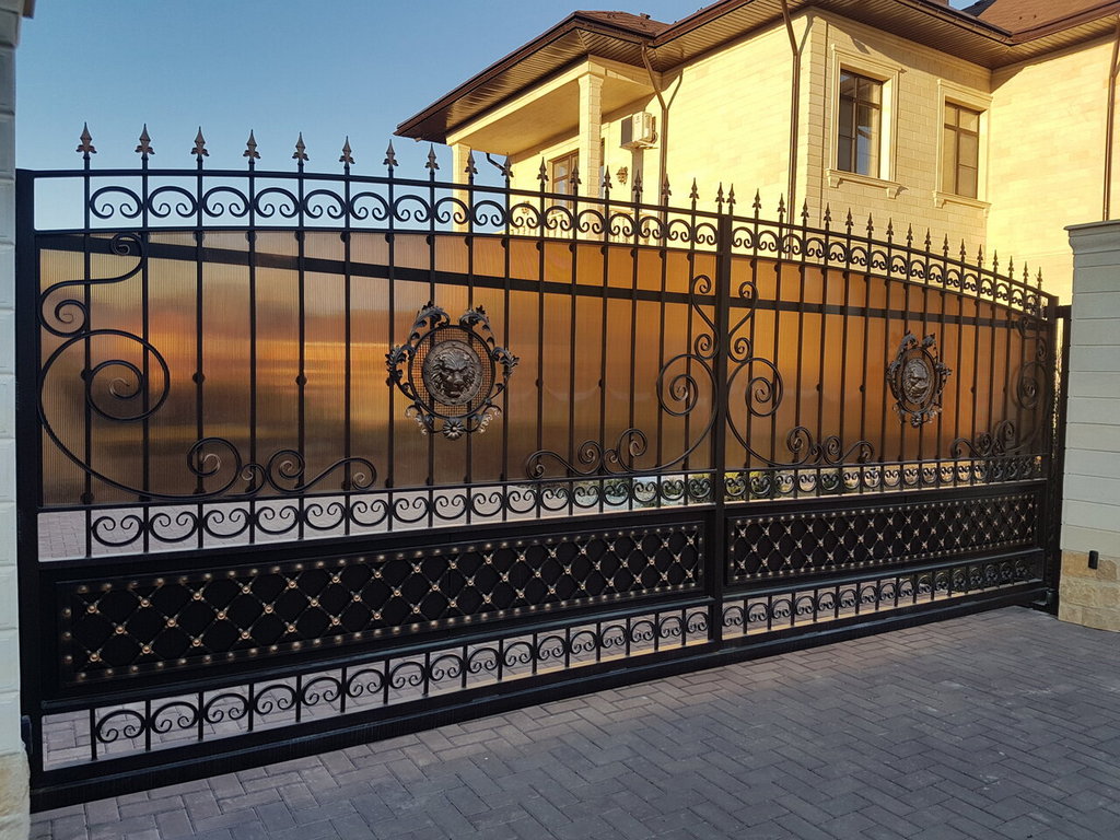 Откатные ворота с ковкой в Развилке